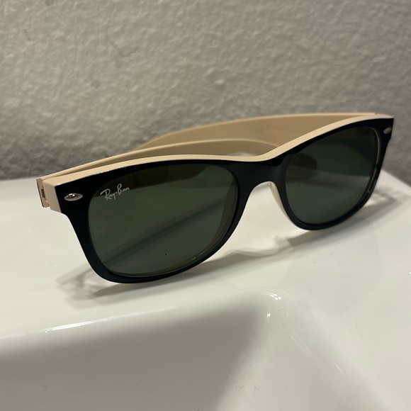 Ray-Ban Accessories - Ray-Ban Wayfarer sunglasses. Black / Tan